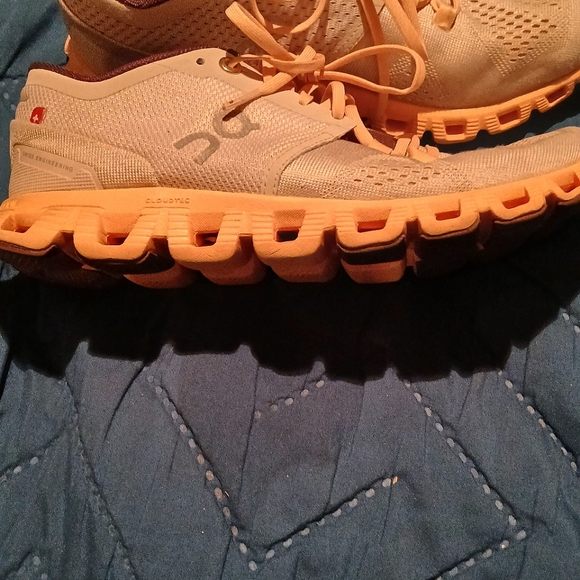 OnCloud X Running shoes | Size 6.5 W - Picture 7 of 9